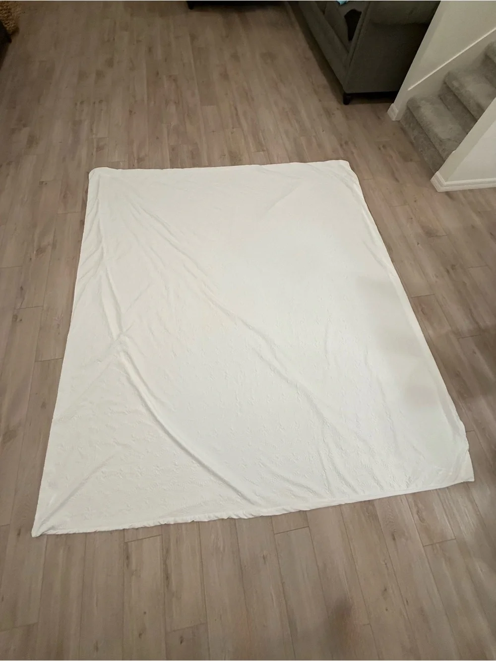 DKNY White Chrysanthemum King Duvet Cover + 2 King Shams